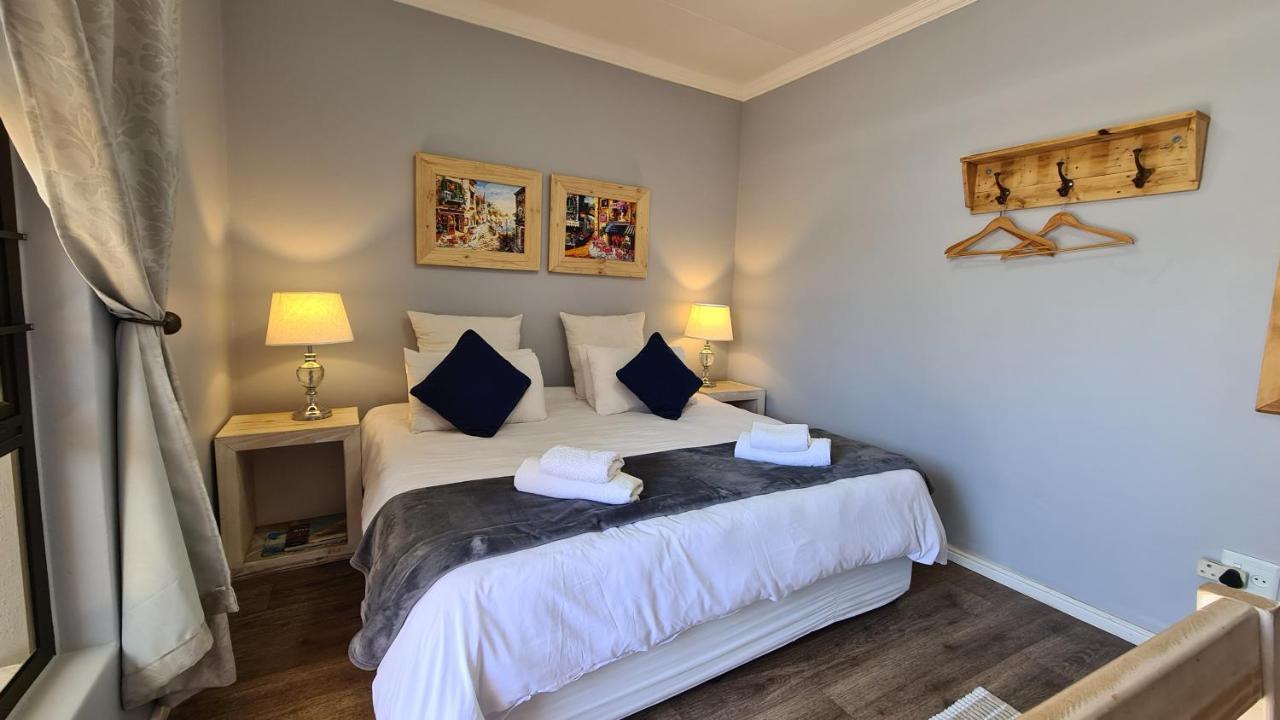 Tiende Laan Bed&Breakfast&Self-Catering Walvisbaai Buitenkant foto