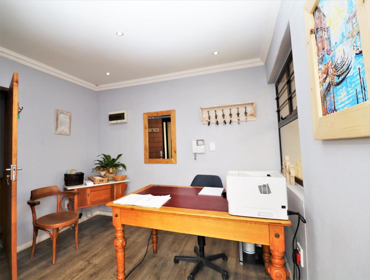 Tiende Laan Bed&Breakfast&Self-Catering Walvisbaai Buitenkant foto